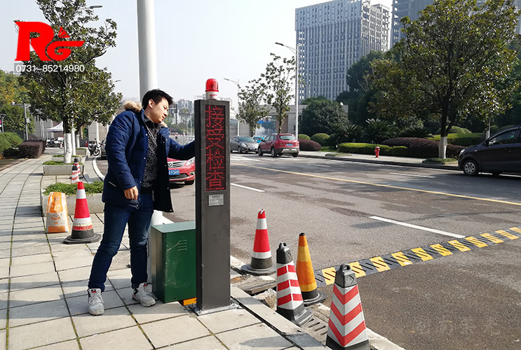 ��·��Ϣ��ʾ����һ�w��LED��·�@ʾ�� �L(zh��ng)ɳ�����@ʾ�����b